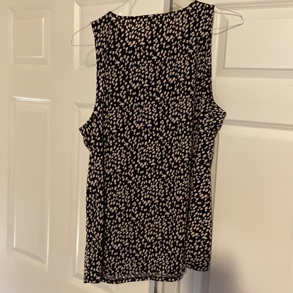 Women’s top by Magnolia Grace. Stitch fix. - Picture 4 of 7